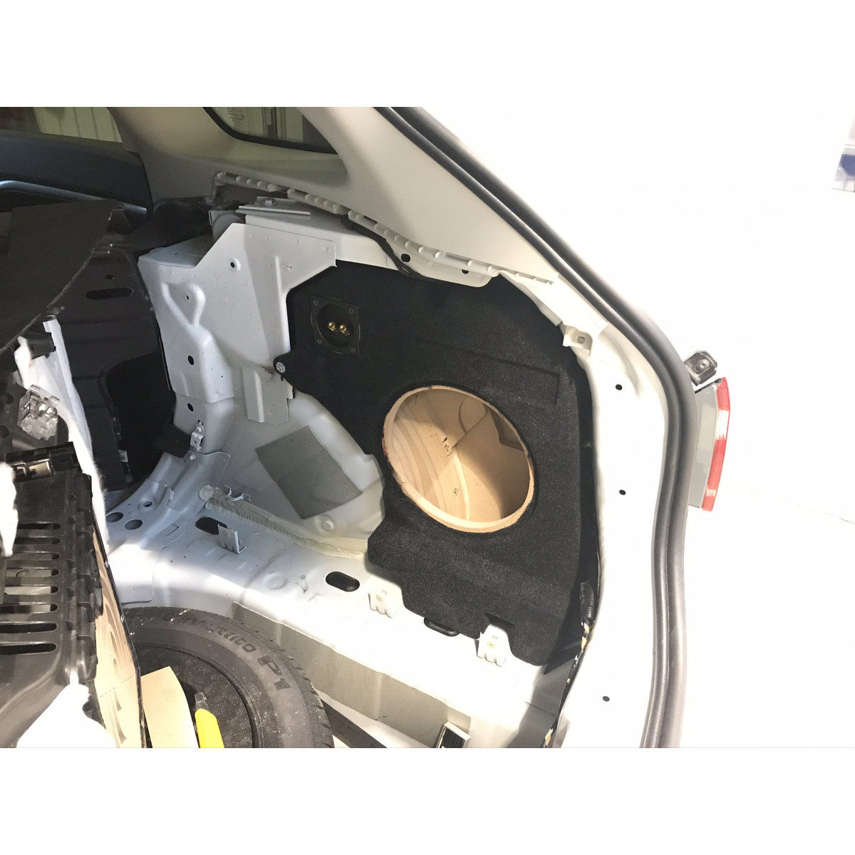 Короб стелс LADA VESTA SW под 10