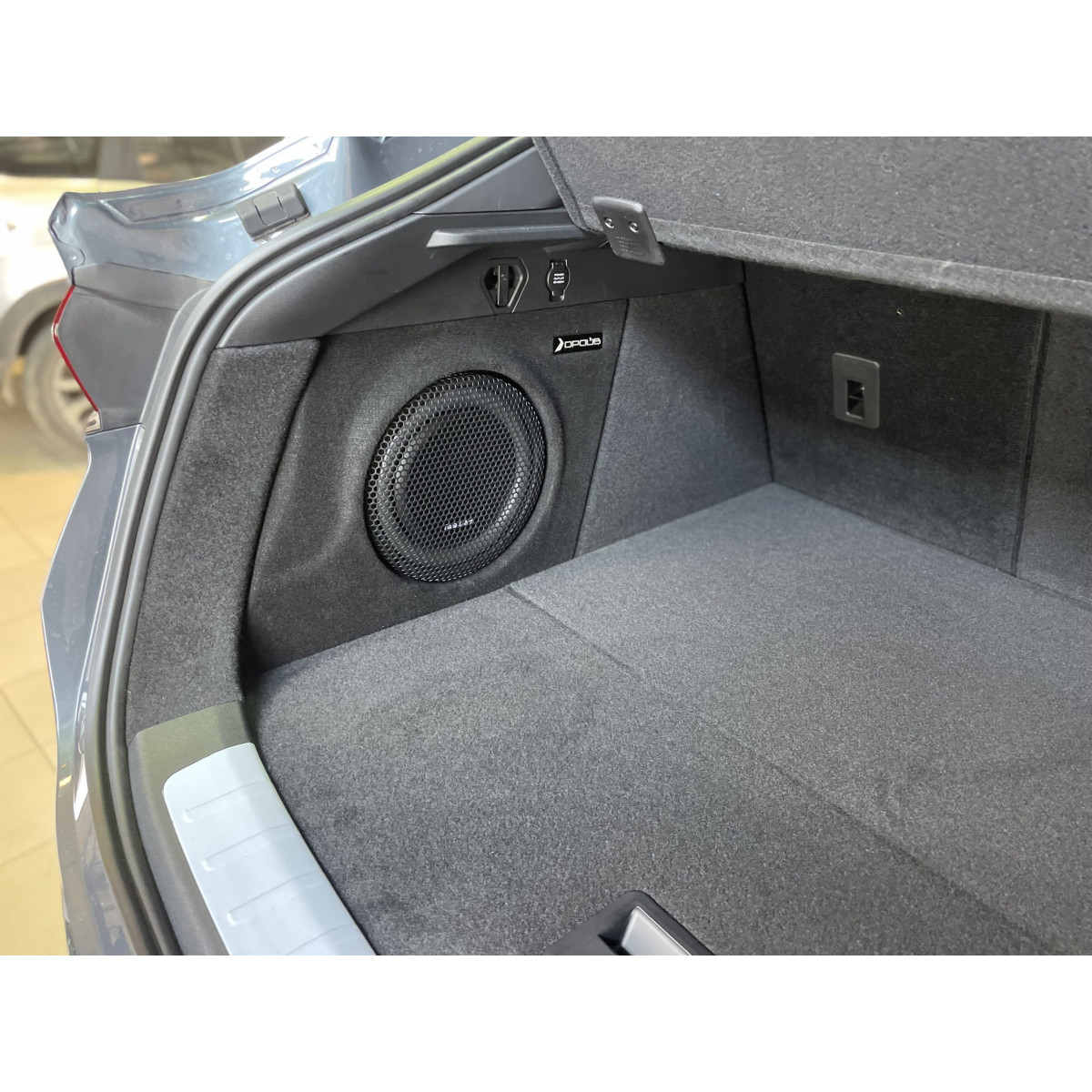 Короб стелс Geely Tugella (2019-н.в.) под 10
